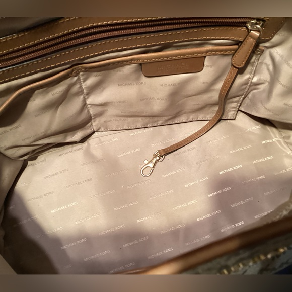 MICHAEL KORS EMRY JET SET SIGNATURE TOTE LEATHER TRIM LARGE ZIP TOTE - Picture 10 of 16